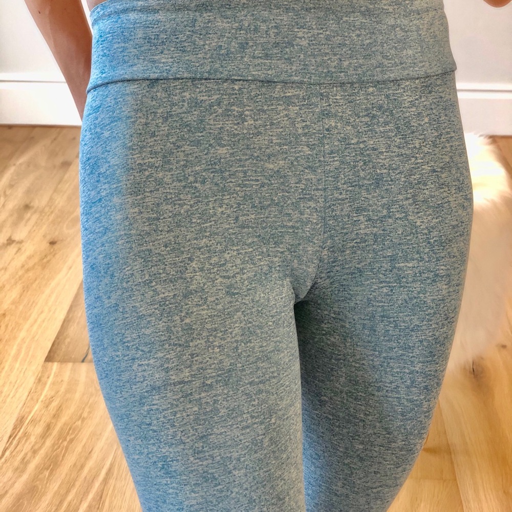 LOOKS BY LAUREN - Picture 3 of 4